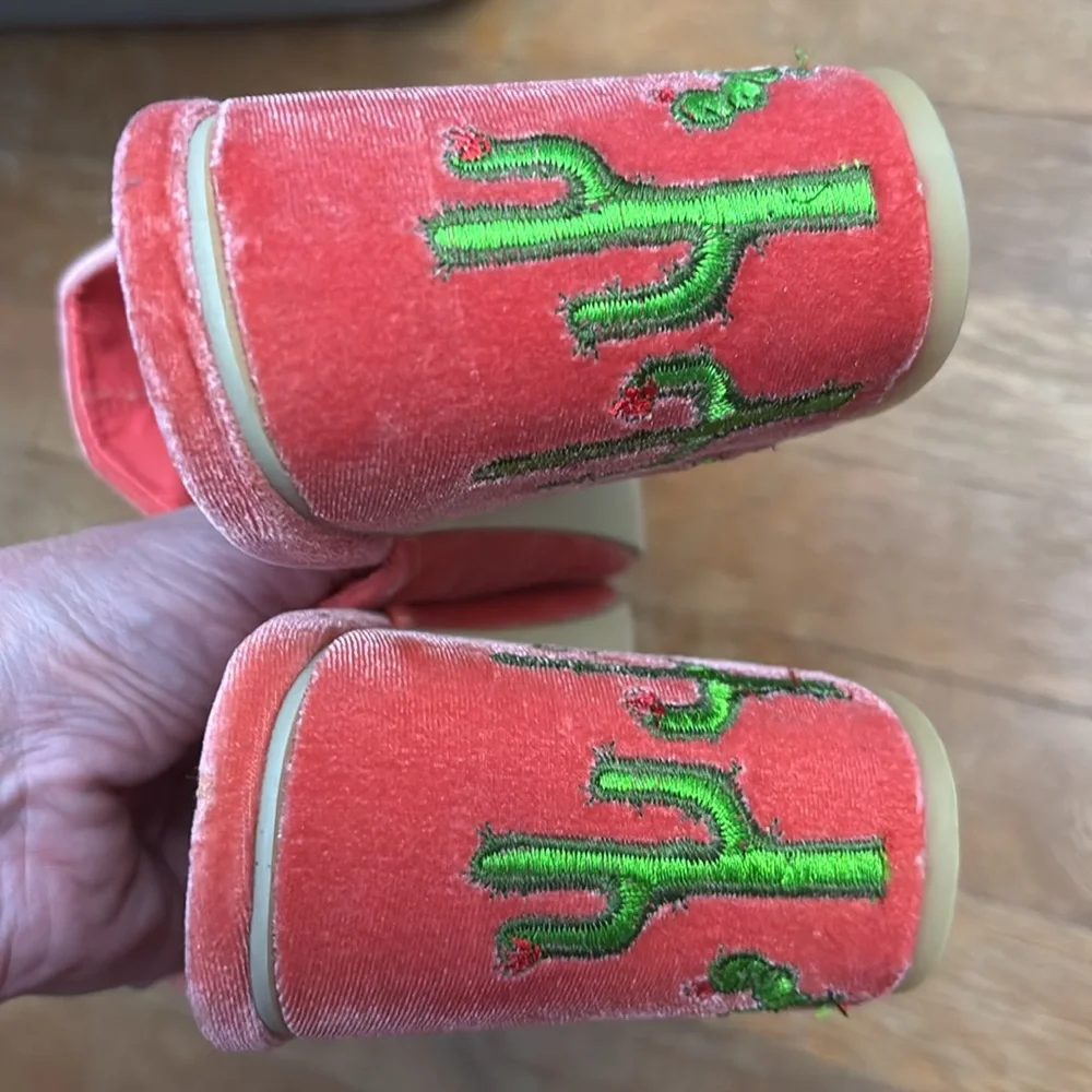 ModCloth 10 Coral Velvet Cactus Mules - Picture 4 of 7